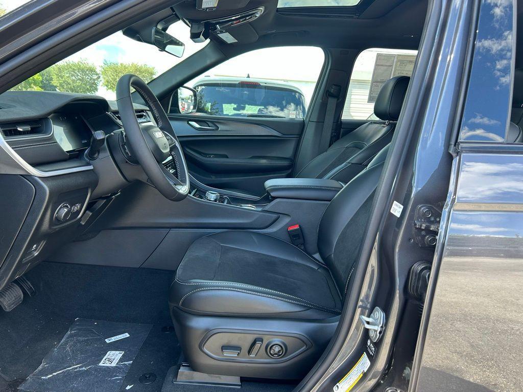 new 2025 Jeep Grand Cherokee L car, priced at $41,021