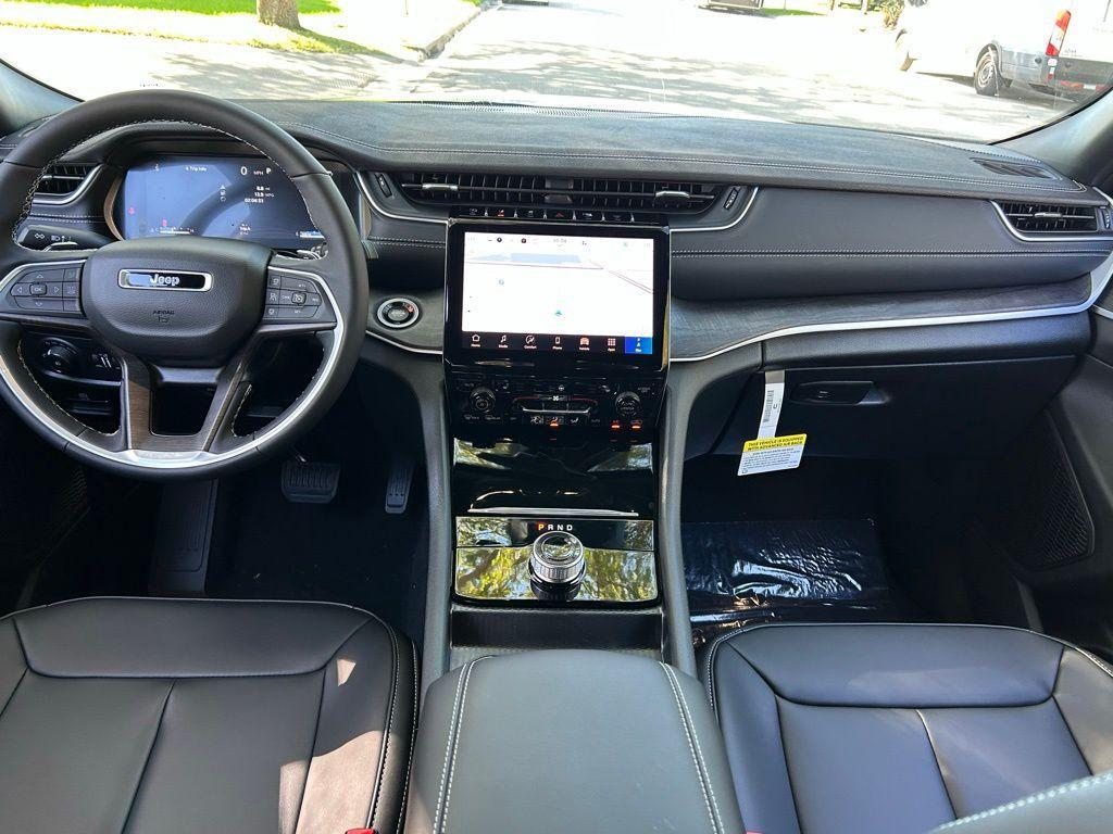 new 2025 Jeep Grand Cherokee car, priced at $39,589