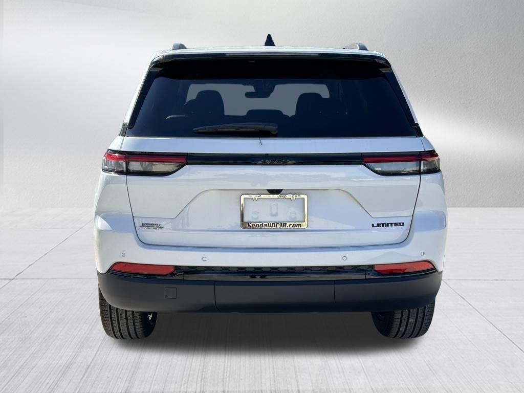new 2025 Jeep Grand Cherokee car, priced at $39,589