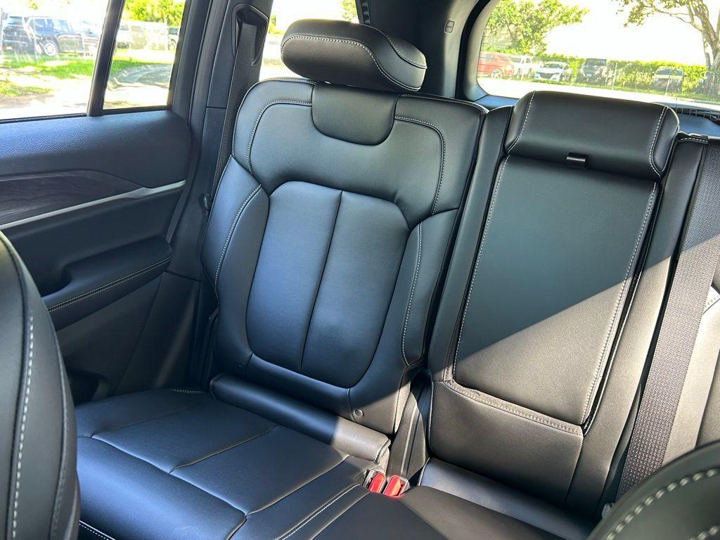 new 2025 Jeep Grand Cherokee car, priced at $39,589