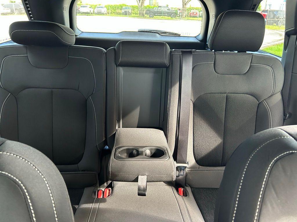 new 2025 Jeep Grand Cherokee car, priced at $36,045