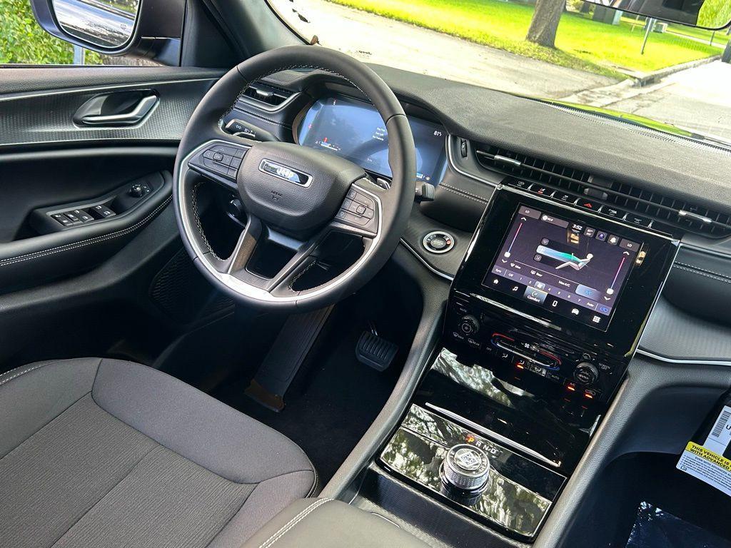 new 2025 Jeep Grand Cherokee car, priced at $36,045
