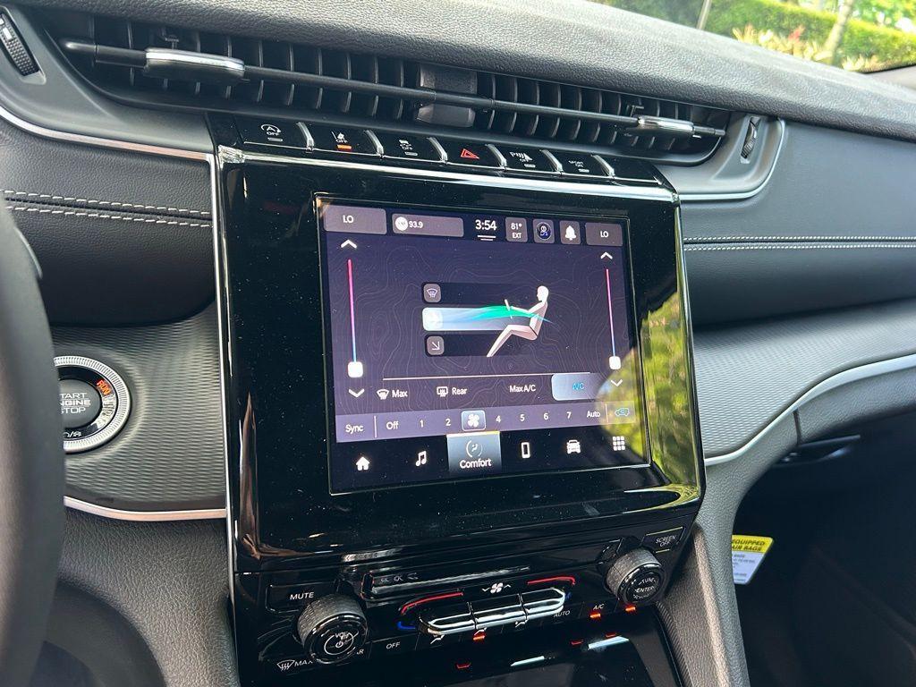 new 2025 Jeep Grand Cherokee car, priced at $36,045