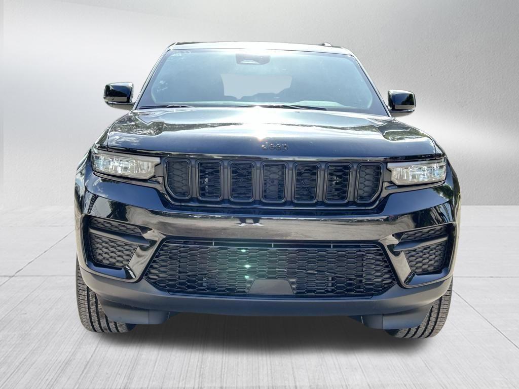 new 2025 Jeep Grand Cherokee car, priced at $41,821