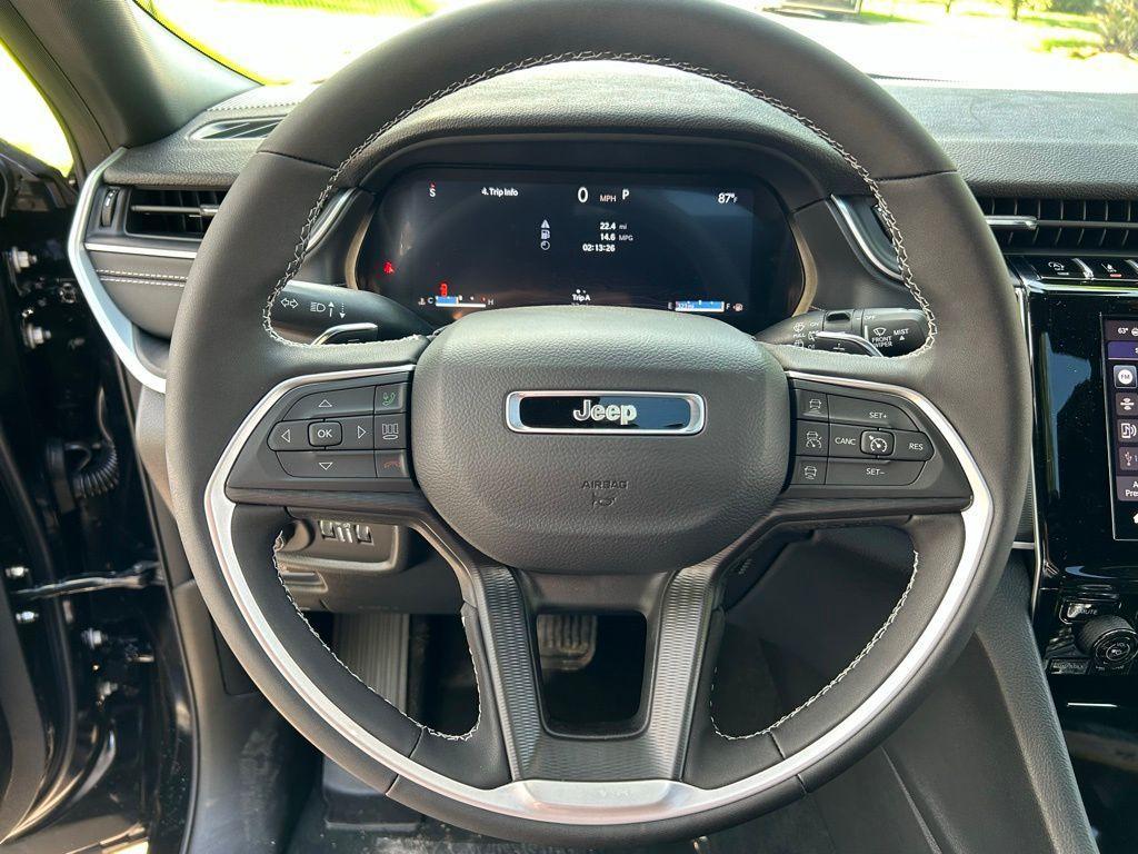 new 2025 Jeep Grand Cherokee car, priced at $41,821