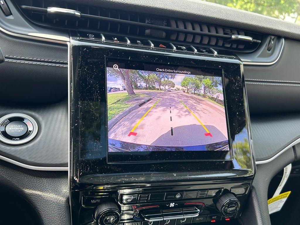 new 2025 Jeep Grand Cherokee car, priced at $41,821