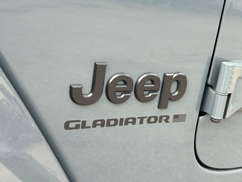 new 2025 Jeep Gladiator car, priced at $43,735