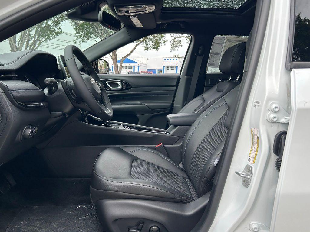 new 2025 Jeep Compass car, priced at $33,526