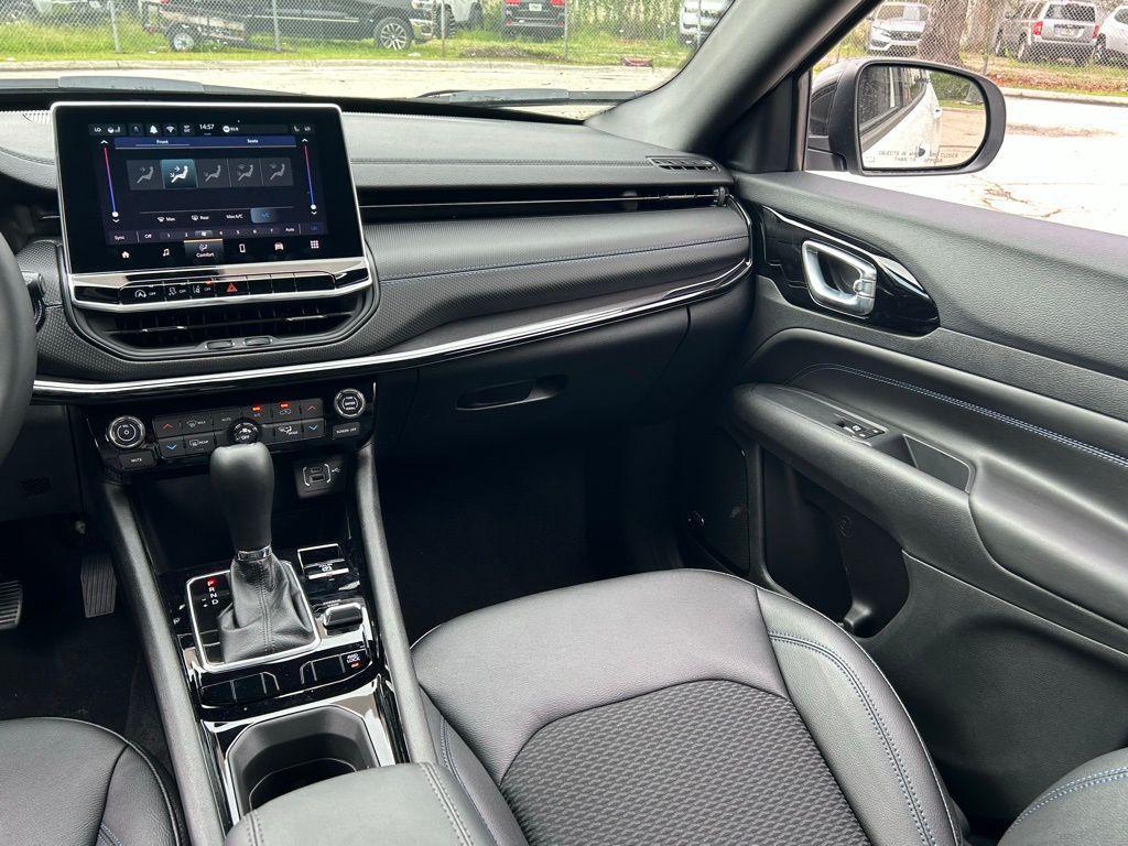 new 2025 Jeep Compass car, priced at $33,526