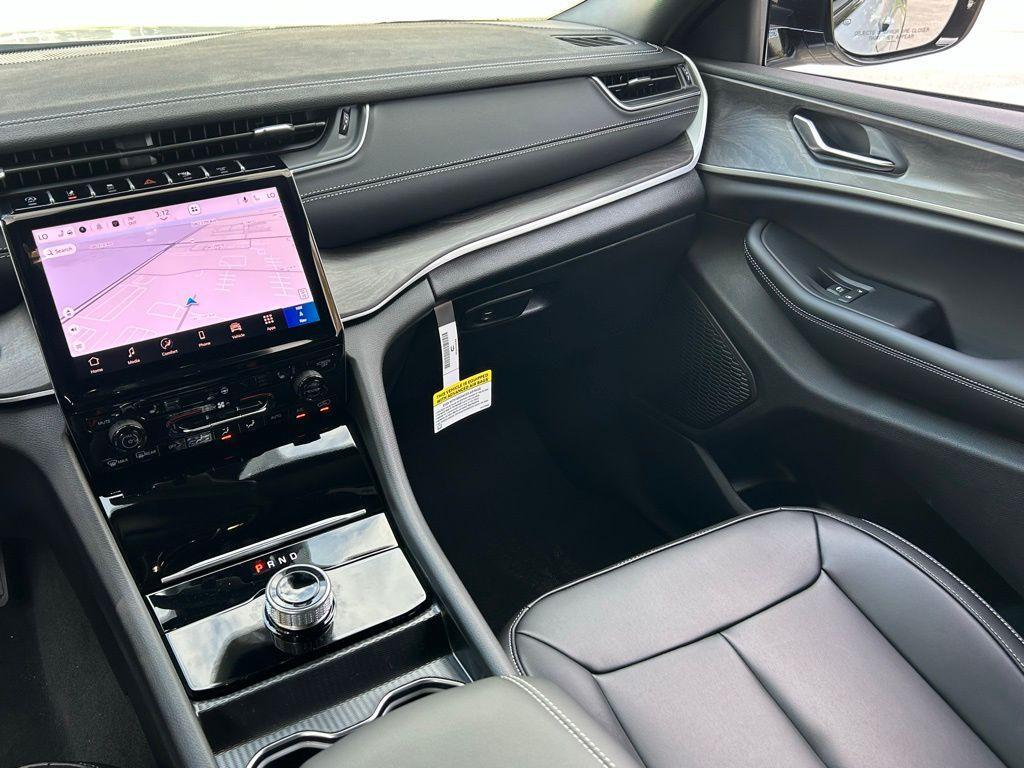 new 2025 Jeep Grand Cherokee car, priced at $39,148