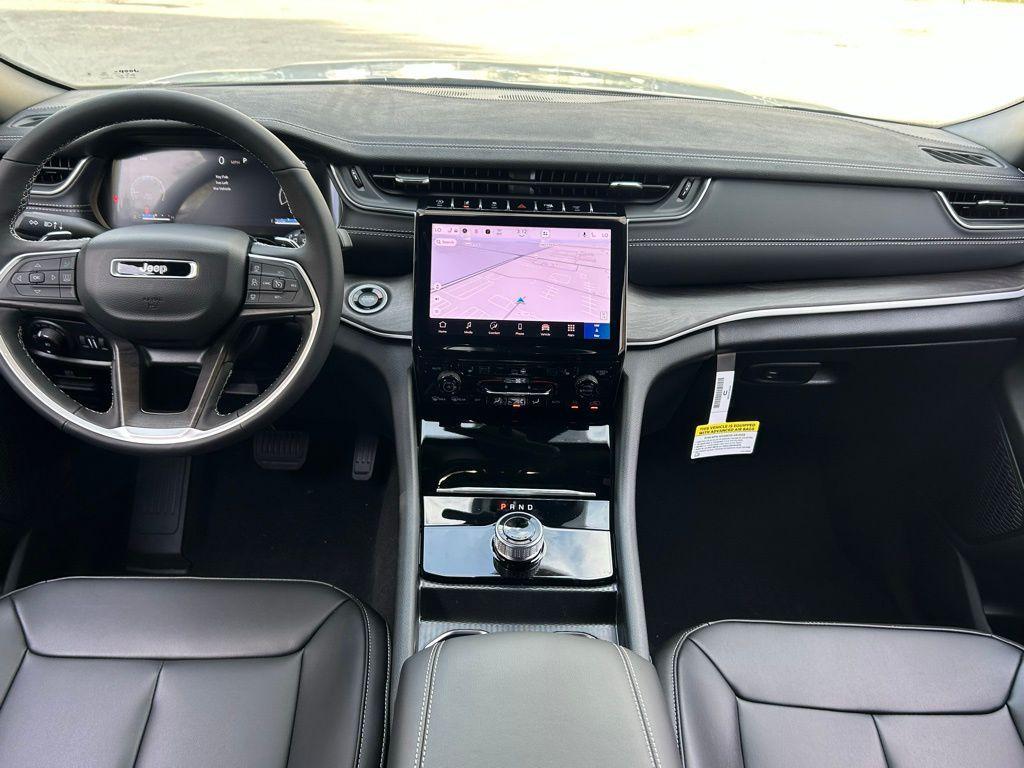 new 2025 Jeep Grand Cherokee car, priced at $39,148