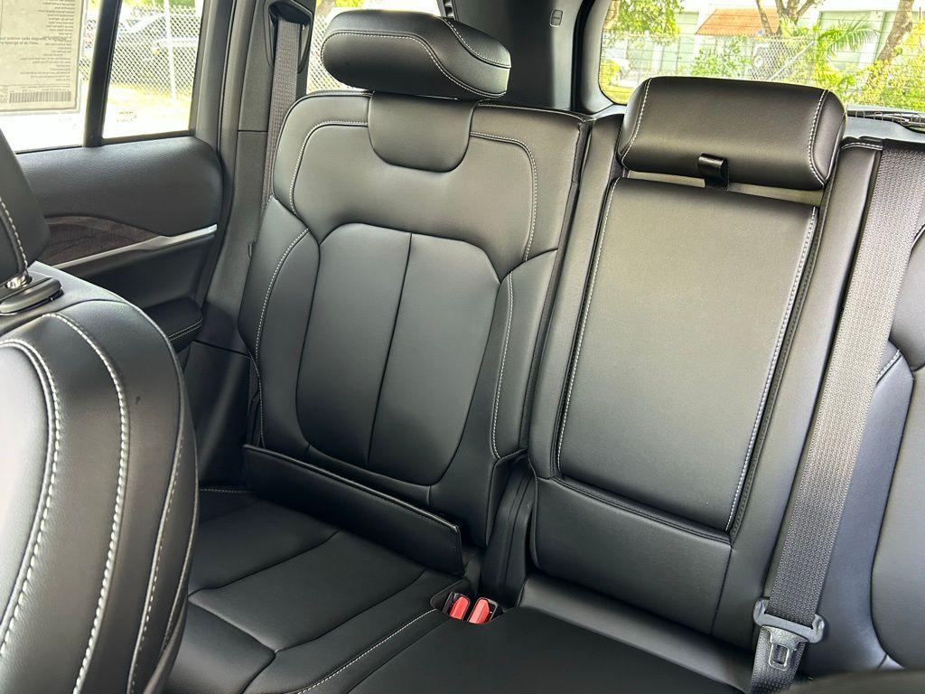 new 2025 Jeep Grand Cherokee car, priced at $39,148