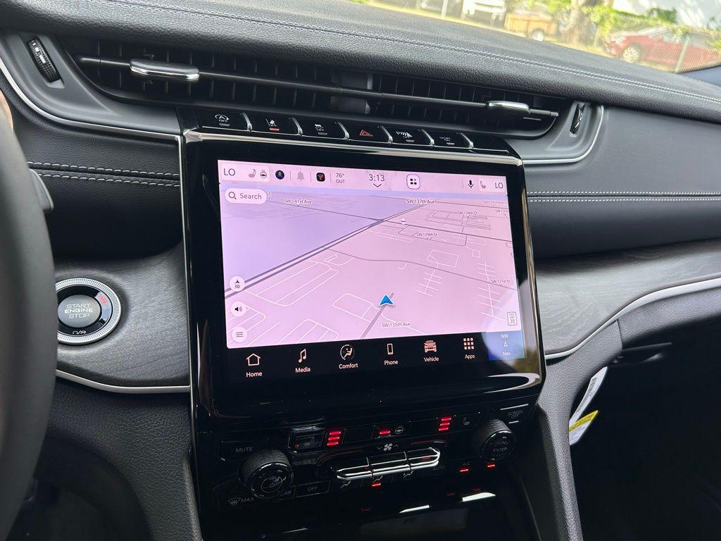 new 2025 Jeep Grand Cherokee car, priced at $39,148