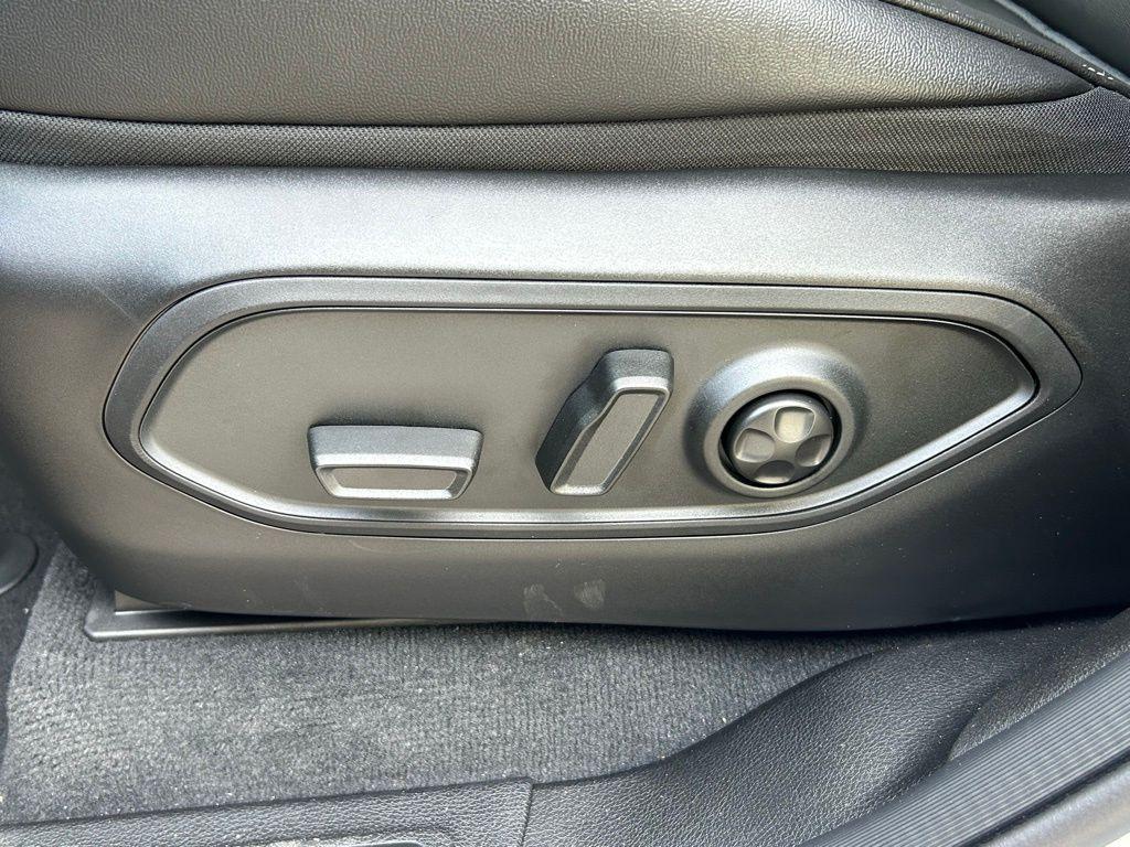 new 2025 Jeep Grand Cherokee car, priced at $39,148