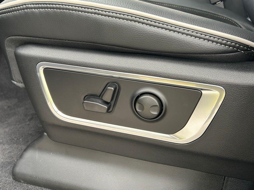 new 2025 Ram 1500 car, priced at $60,176