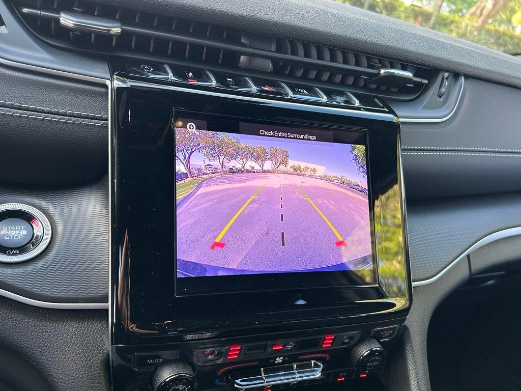 new 2025 Jeep Grand Cherokee car, priced at $38,857