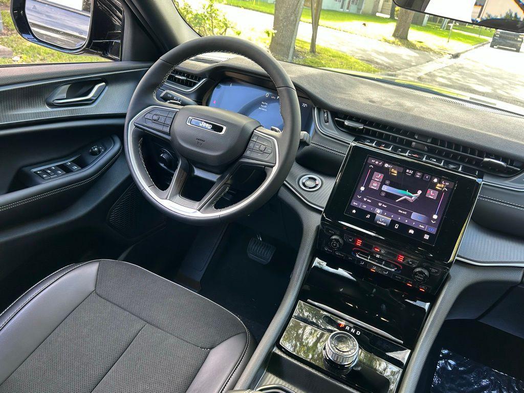 new 2025 Jeep Grand Cherokee car, priced at $38,857
