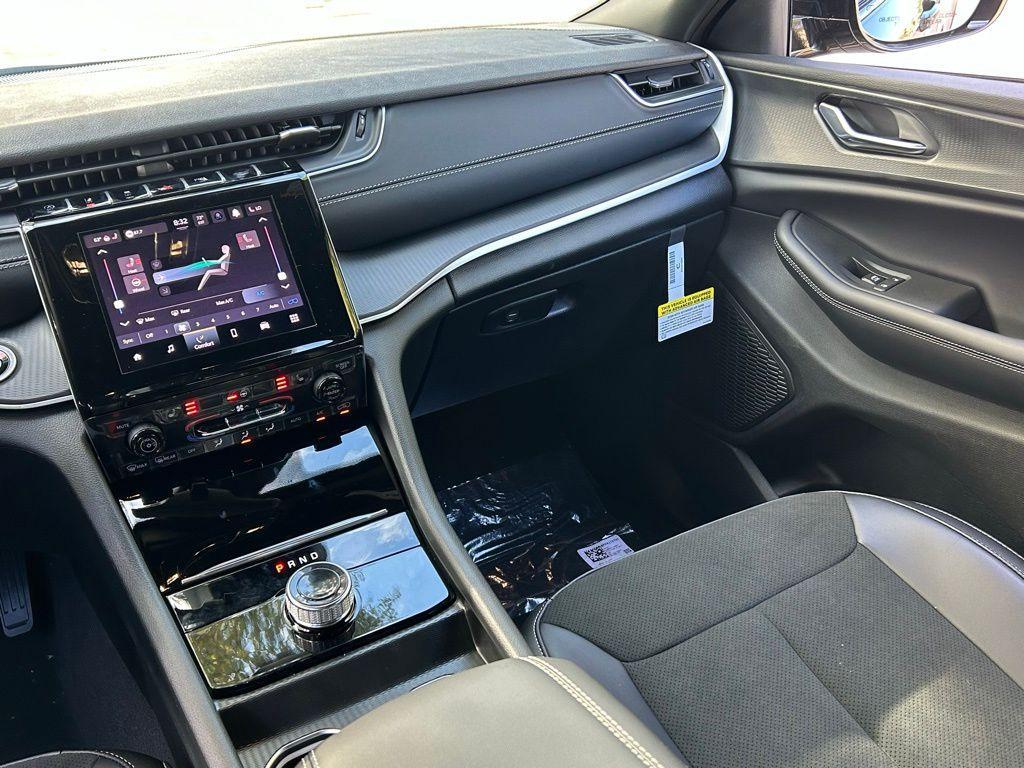 new 2025 Jeep Grand Cherokee car, priced at $38,857