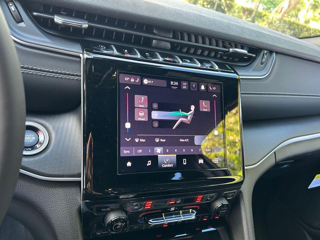 new 2025 Jeep Grand Cherokee car, priced at $38,857