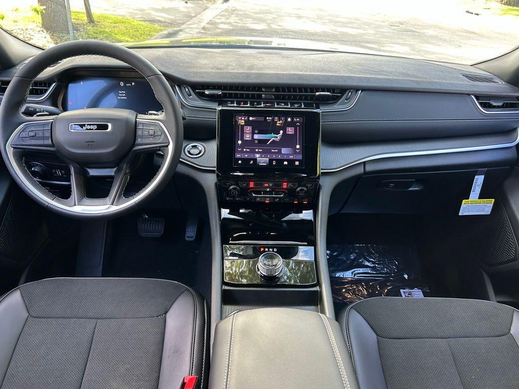 new 2025 Jeep Grand Cherokee car, priced at $38,857