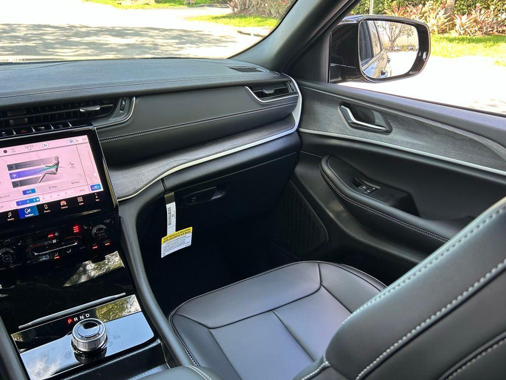 new 2025 Jeep Grand Cherokee car, priced at $37,619