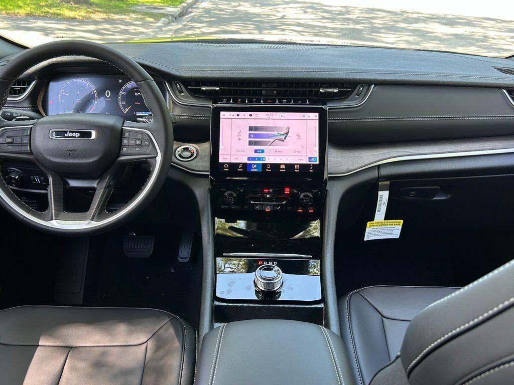 new 2025 Jeep Grand Cherokee car, priced at $37,619