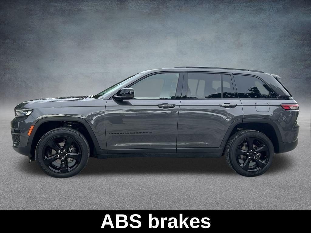 used 2024 Jeep Grand Cherokee car, priced at $34,111