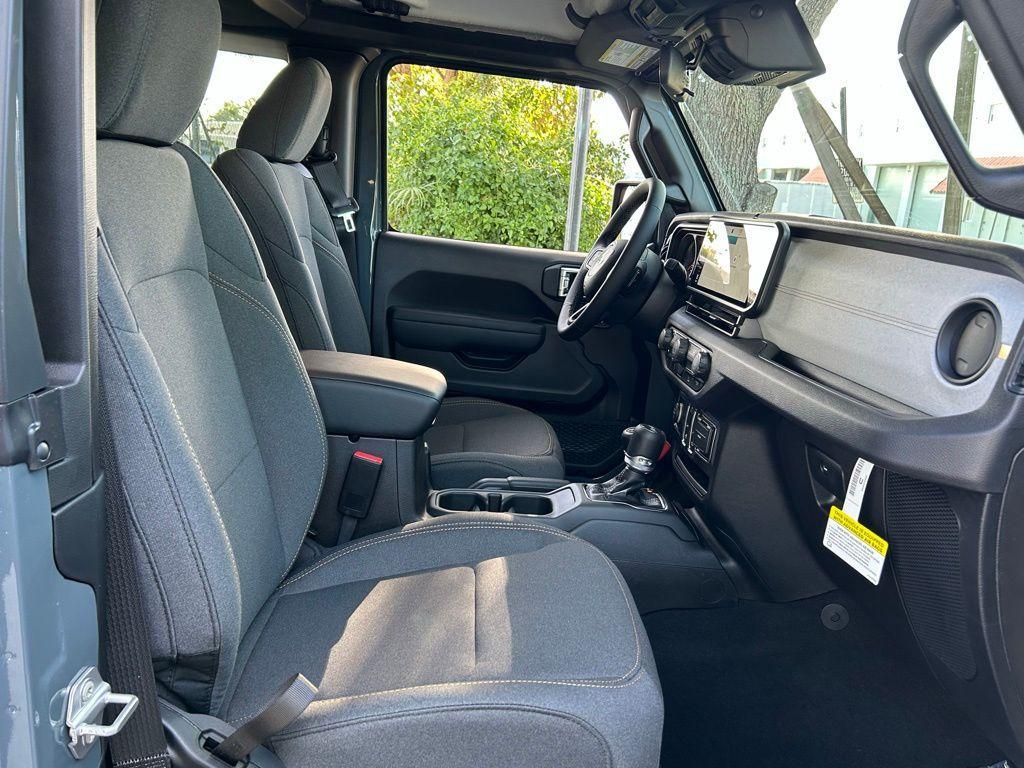 new 2025 Jeep Wrangler car, priced at $38,401