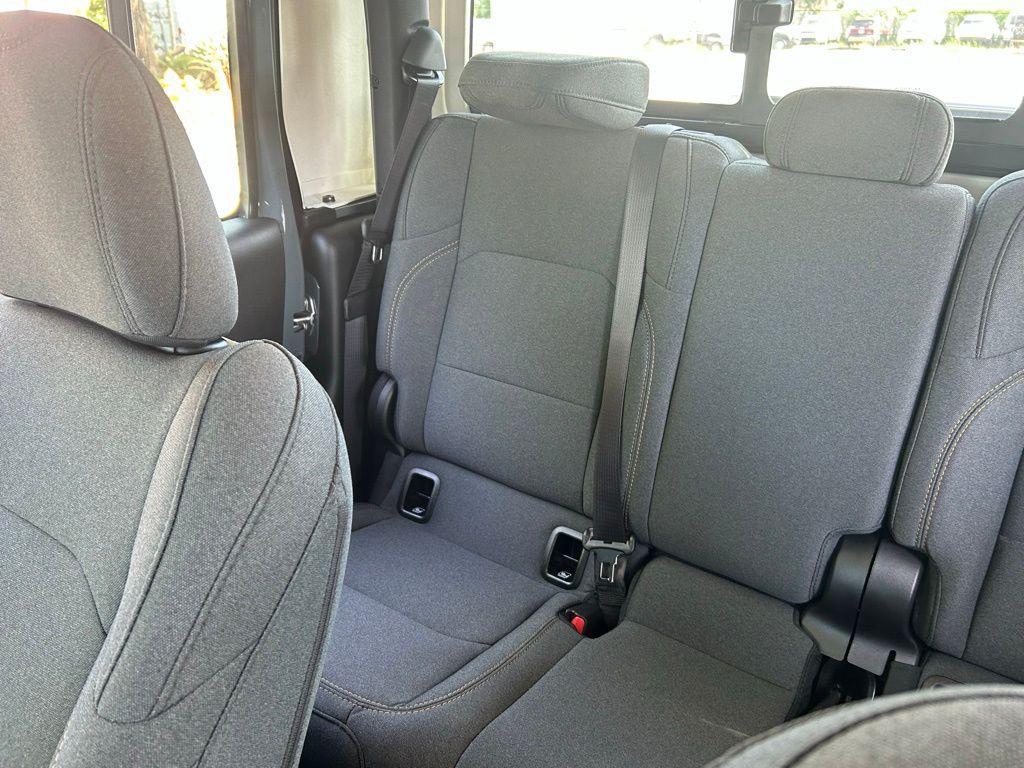 new 2025 Jeep Gladiator car, priced at $38,260