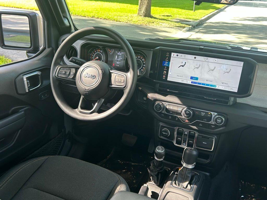 new 2025 Jeep Gladiator car, priced at $38,260