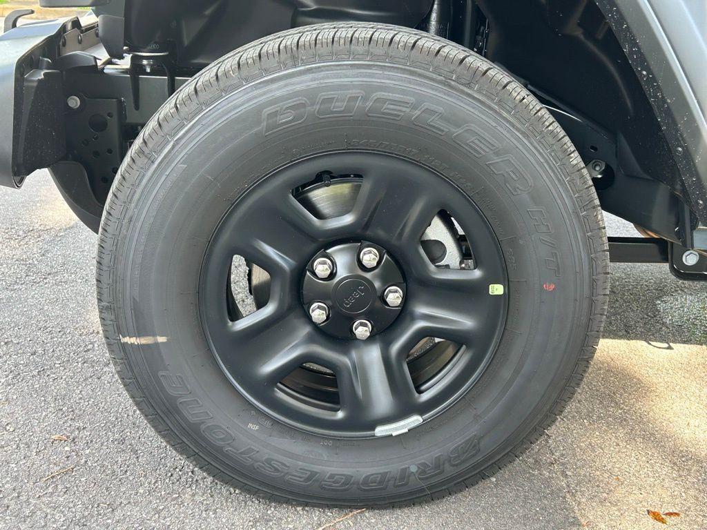 new 2025 Jeep Gladiator car, priced at $38,260