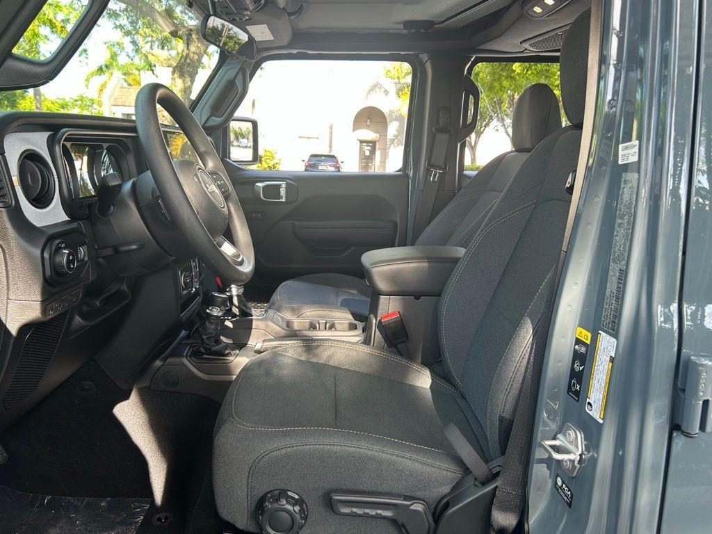 new 2025 Jeep Gladiator car, priced at $38,260