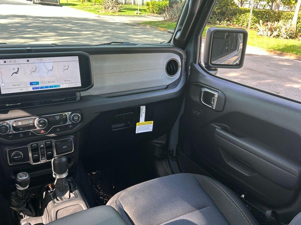 new 2025 Jeep Gladiator car, priced at $38,260
