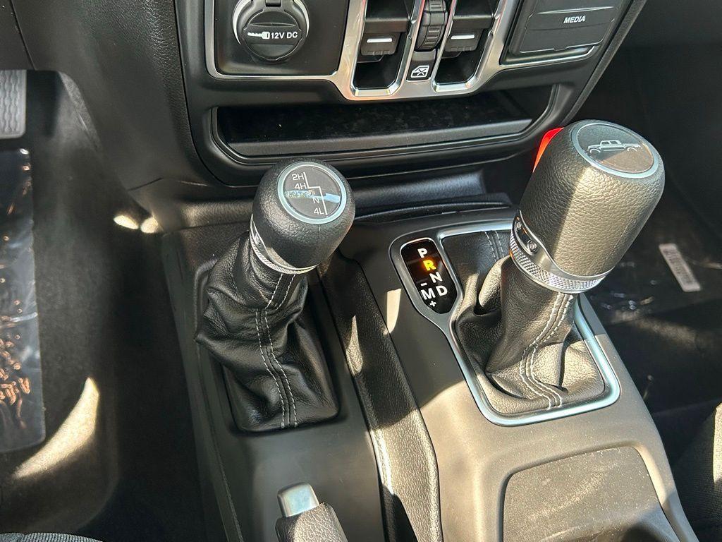 new 2025 Jeep Gladiator car, priced at $38,260