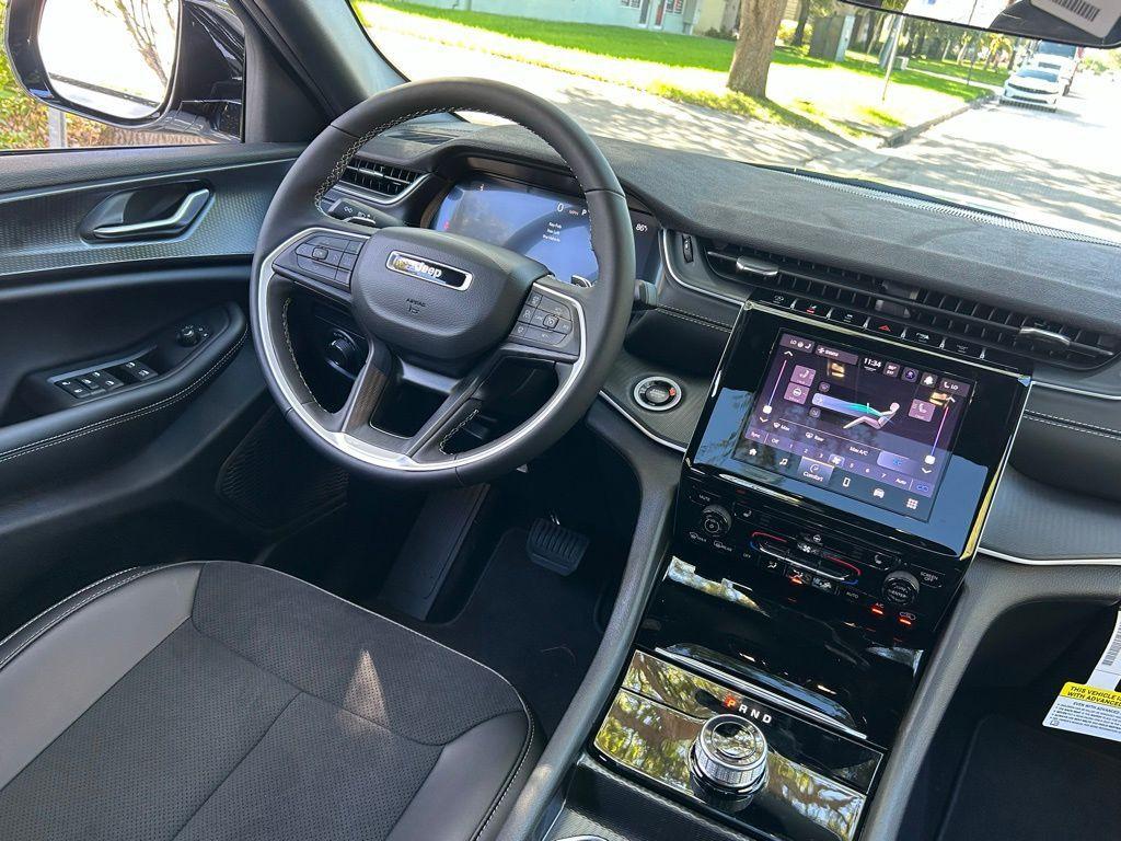 new 2025 Jeep Grand Cherokee car, priced at $38,452