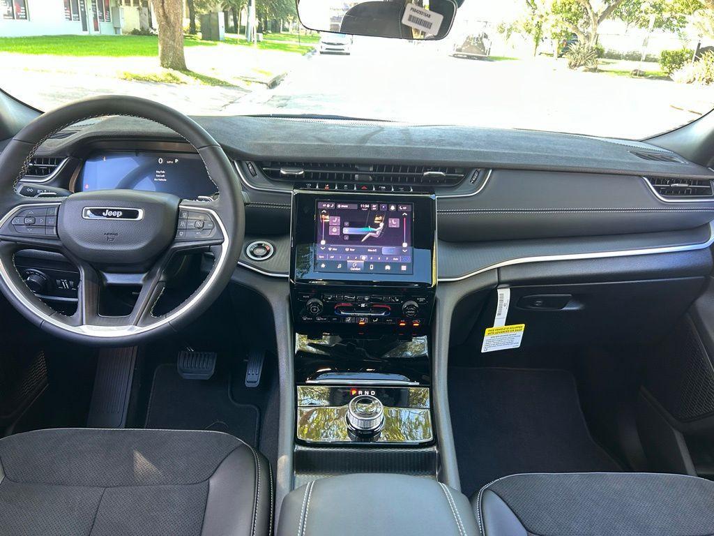 new 2025 Jeep Grand Cherokee car, priced at $38,452