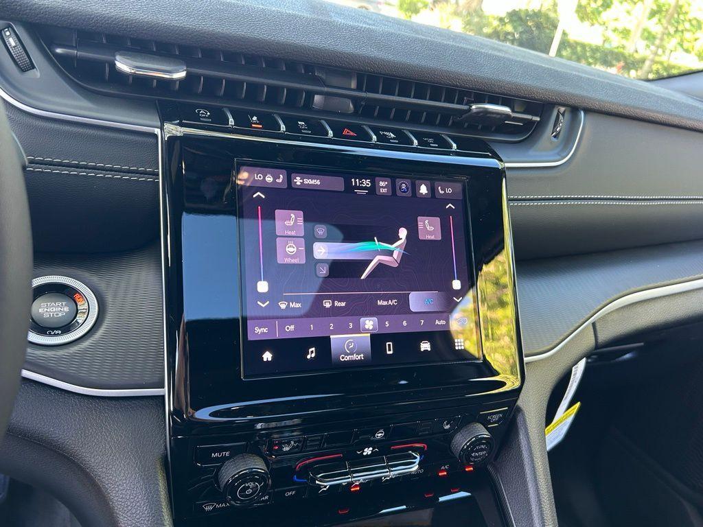 new 2025 Jeep Grand Cherokee car, priced at $38,452