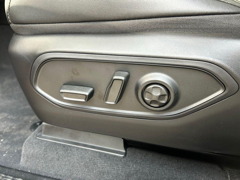 new 2025 Jeep Grand Cherokee car, priced at $41,905