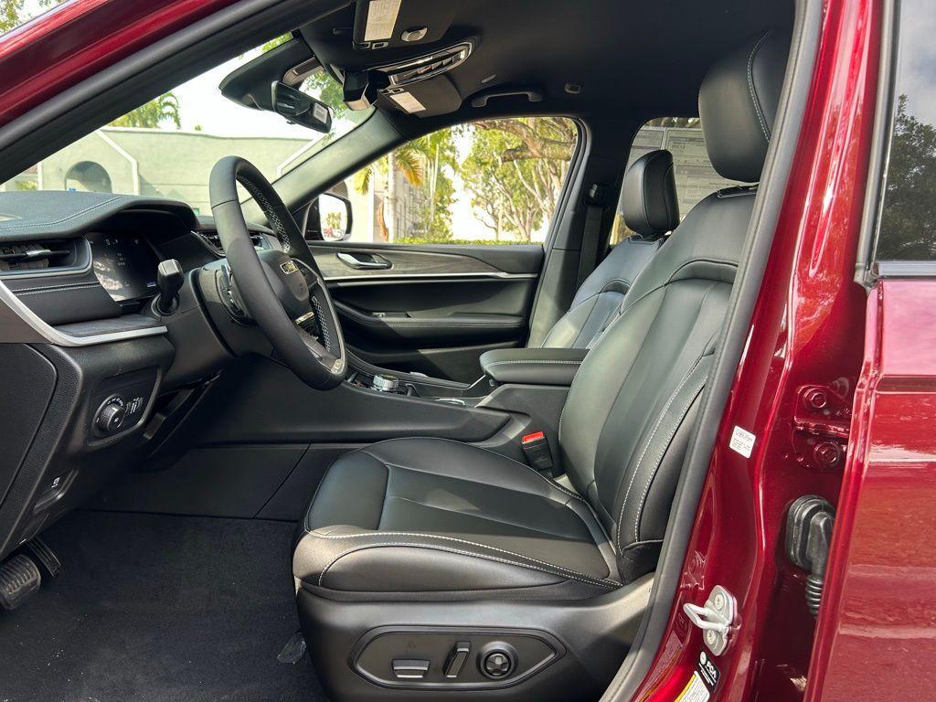 new 2025 Jeep Grand Cherokee car, priced at $41,905