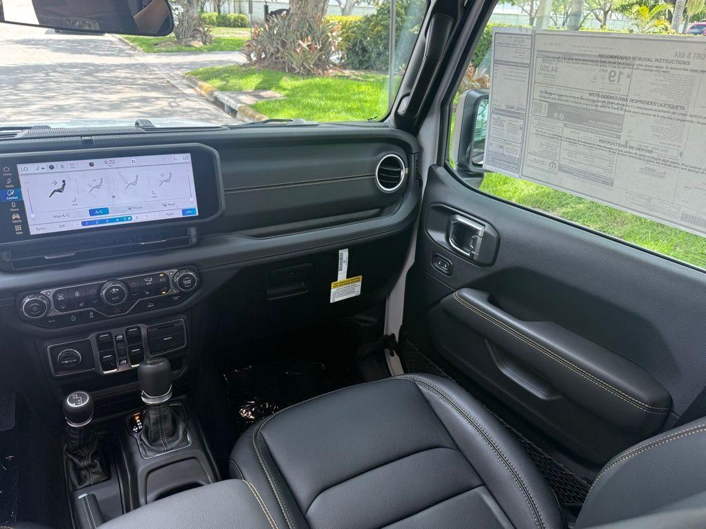 new 2025 Jeep Gladiator car, priced at $46,854