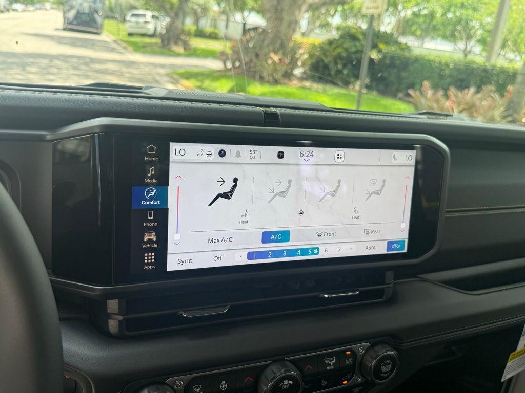 new 2025 Jeep Gladiator car, priced at $46,854