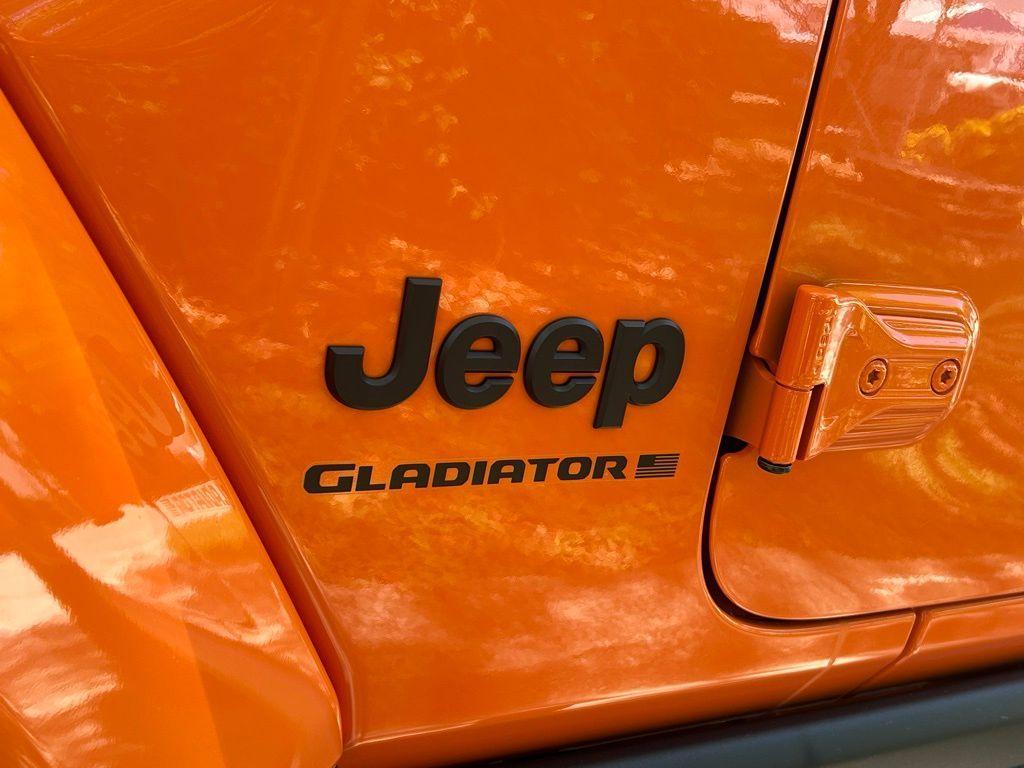 new 2025 Jeep Gladiator car, priced at $46,937