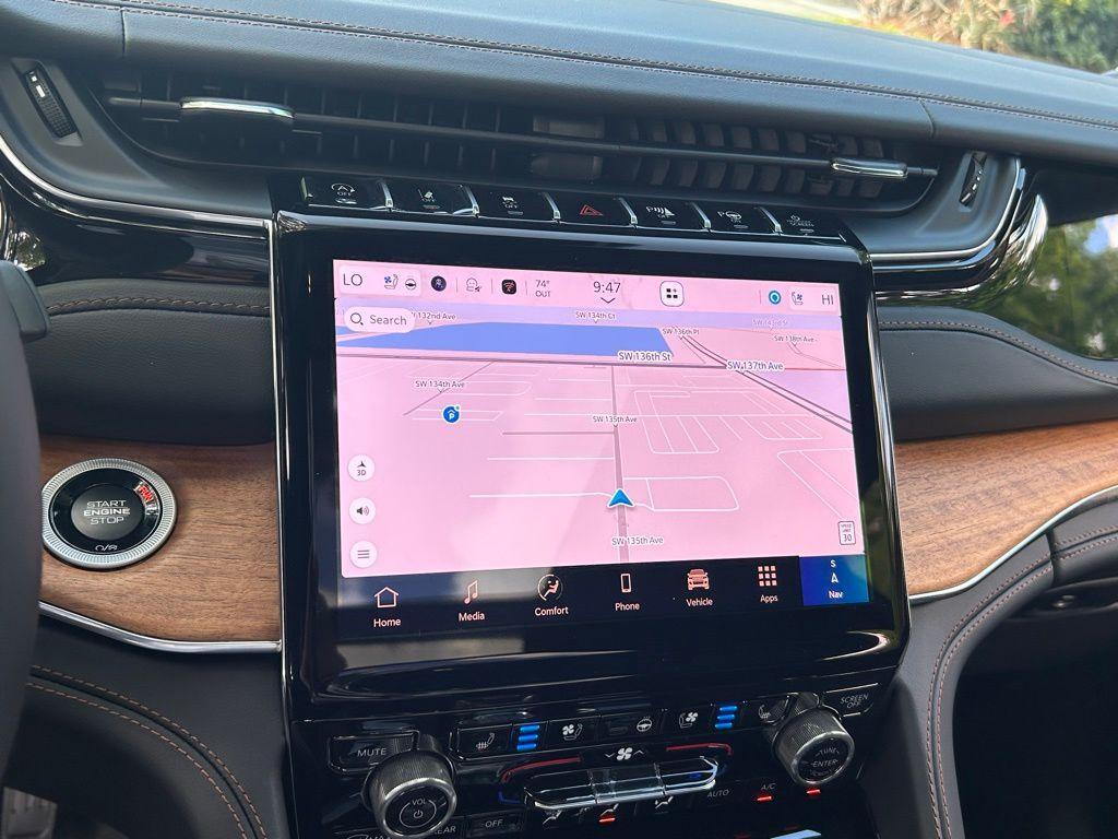 new 2025 Jeep Grand Cherokee car, priced at $59,199