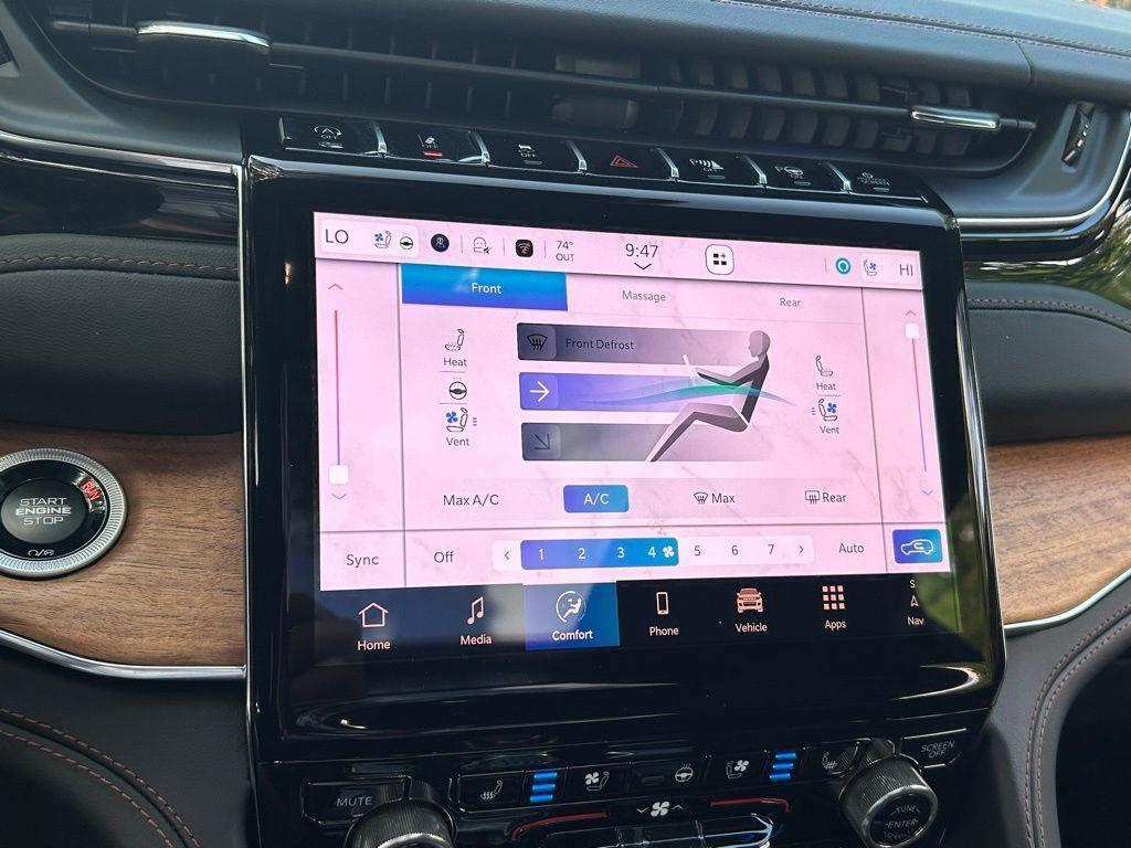 new 2025 Jeep Grand Cherokee car, priced at $59,199