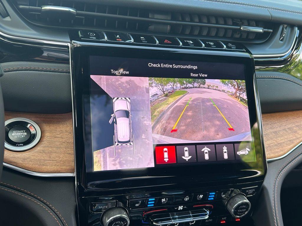 new 2025 Jeep Grand Cherokee car, priced at $59,199