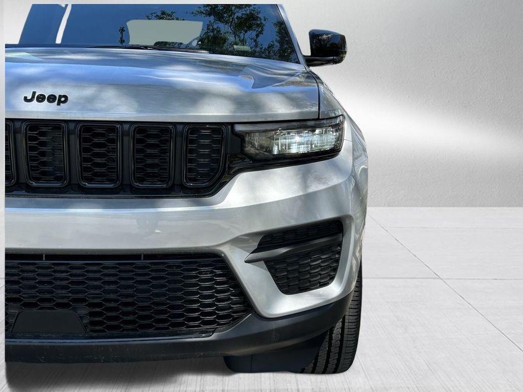 new 2024 Jeep Grand Cherokee car, priced at $37,678