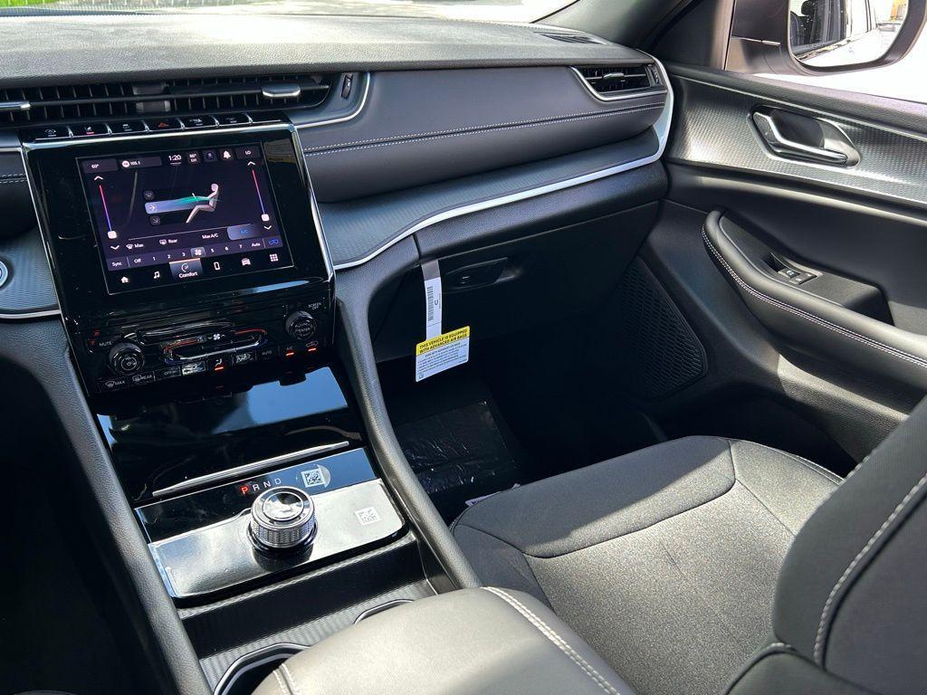 new 2025 Jeep Grand Cherokee car, priced at $34,587