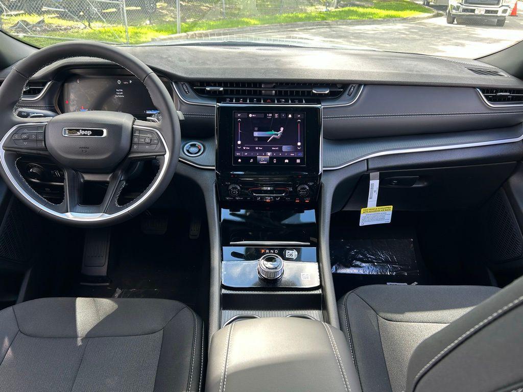 new 2025 Jeep Grand Cherokee car, priced at $34,587