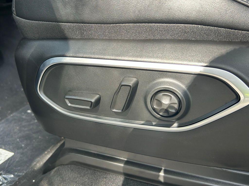 new 2025 Jeep Wagoneer L car, priced at $79,121