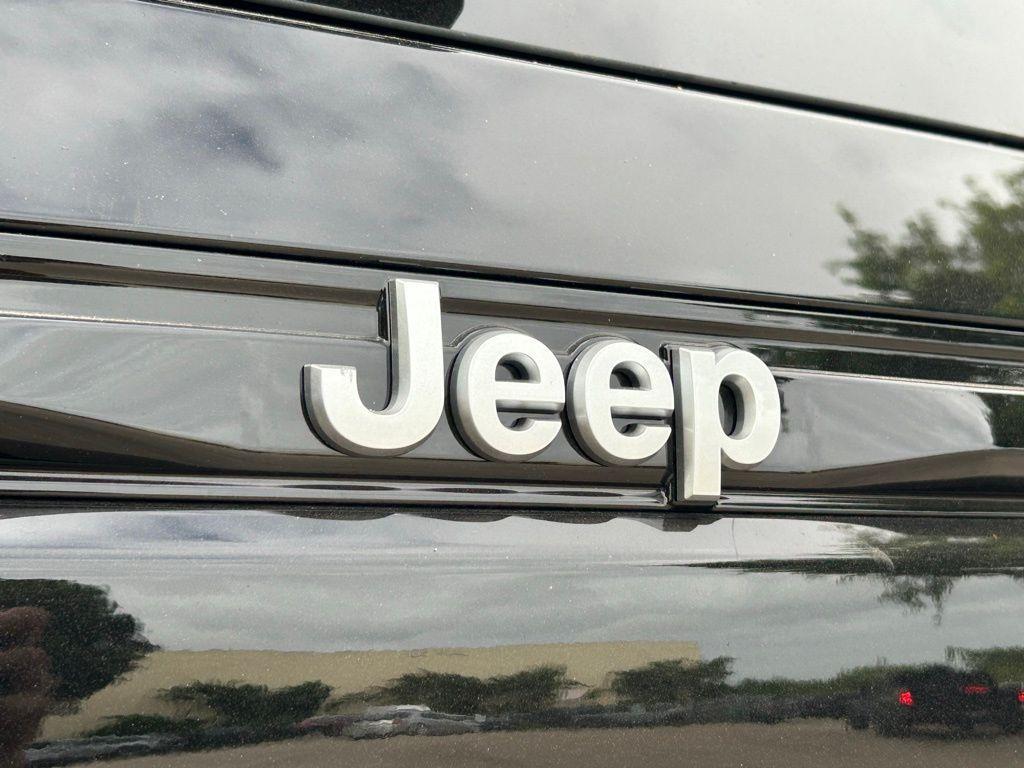 new 2025 Jeep Grand Cherokee car, priced at $33,377